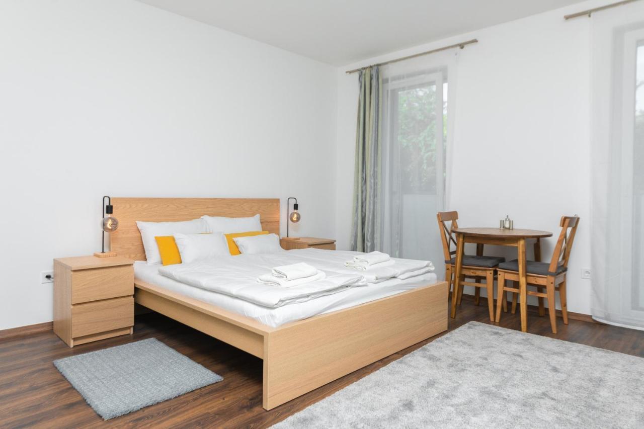 Westside Apartments By Urbanrent Budapest Bagian luar foto