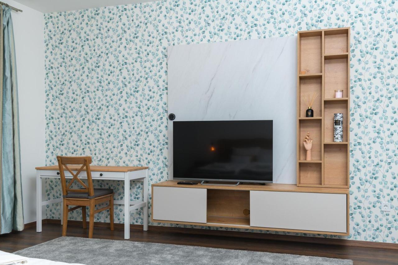 Westside Apartments By Urbanrent Budapest Bagian luar foto