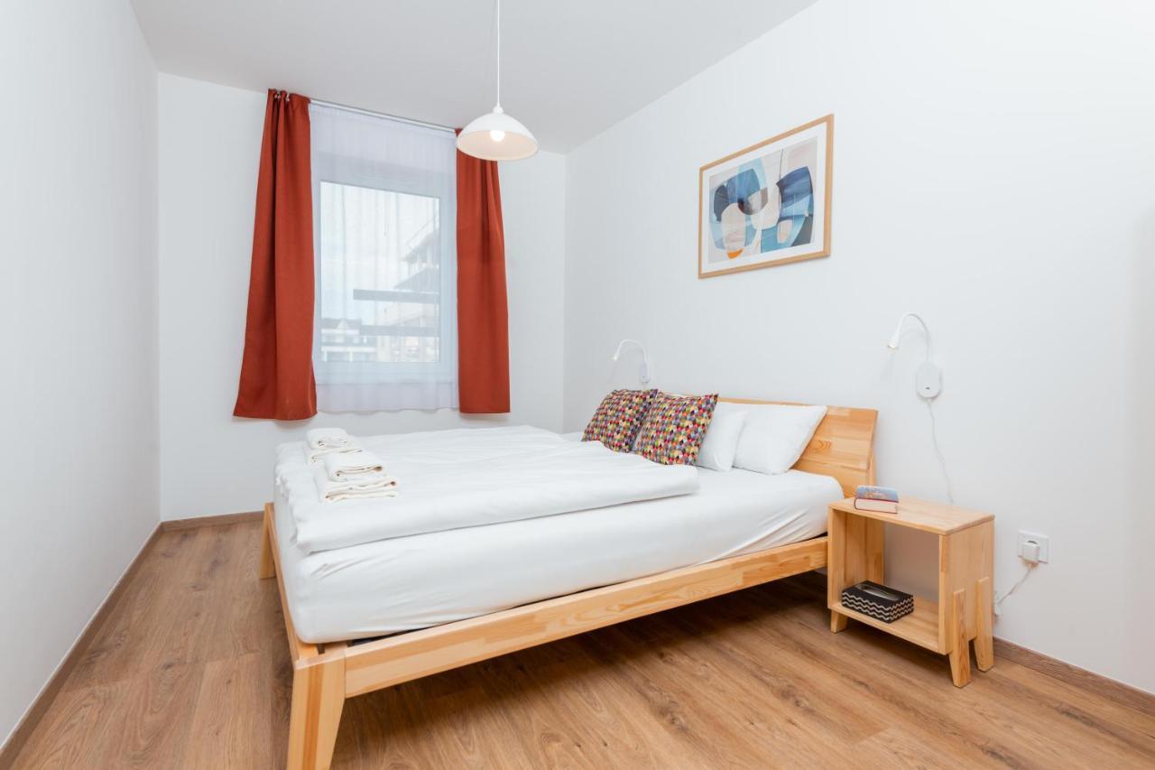 Westside Apartments By Urbanrent Budapest Bagian luar foto