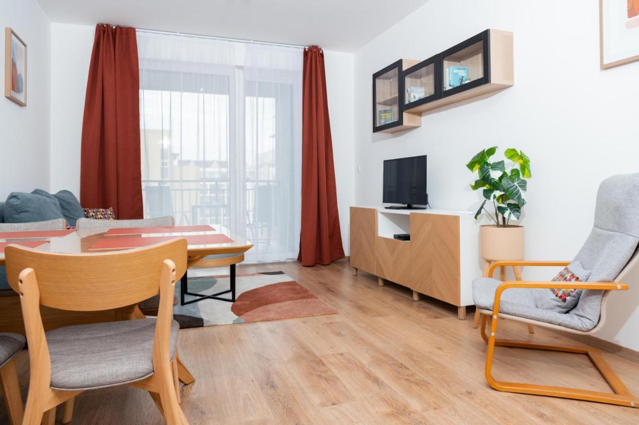 Westside Apartments By Urbanrent Budapest Bagian luar foto