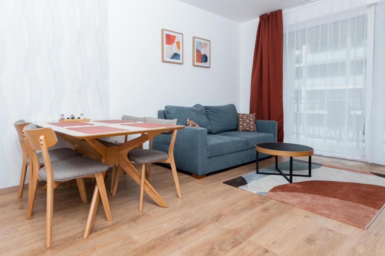 Westside Apartments By Urbanrent Budapest Bagian luar foto