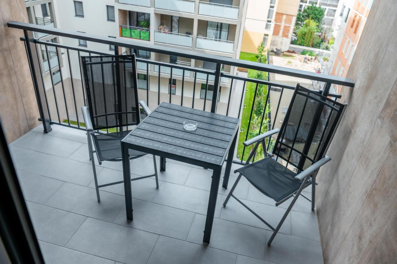 Westside Apartments By Urbanrent Budapest Bagian luar foto
