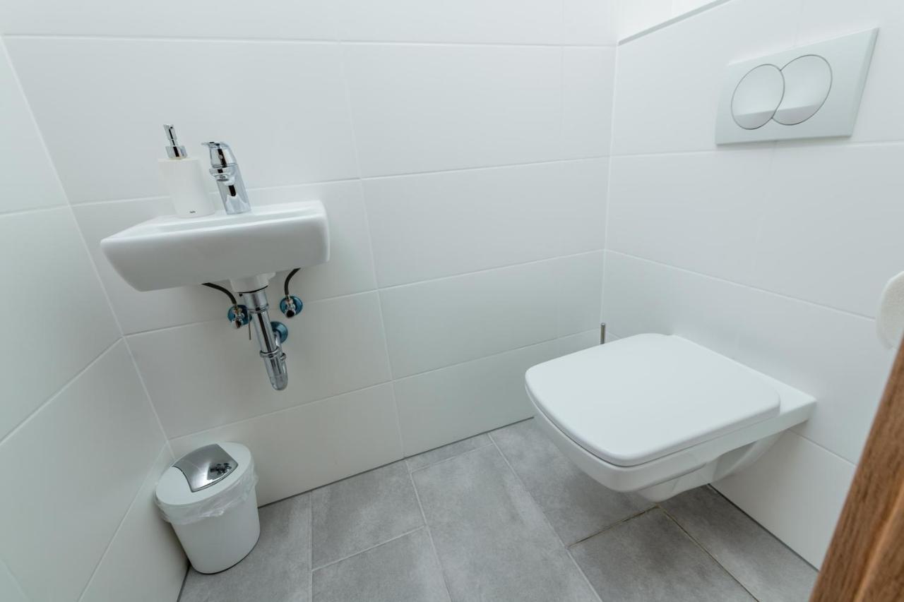 Westside Apartments By Urbanrent Budapest Bagian luar foto