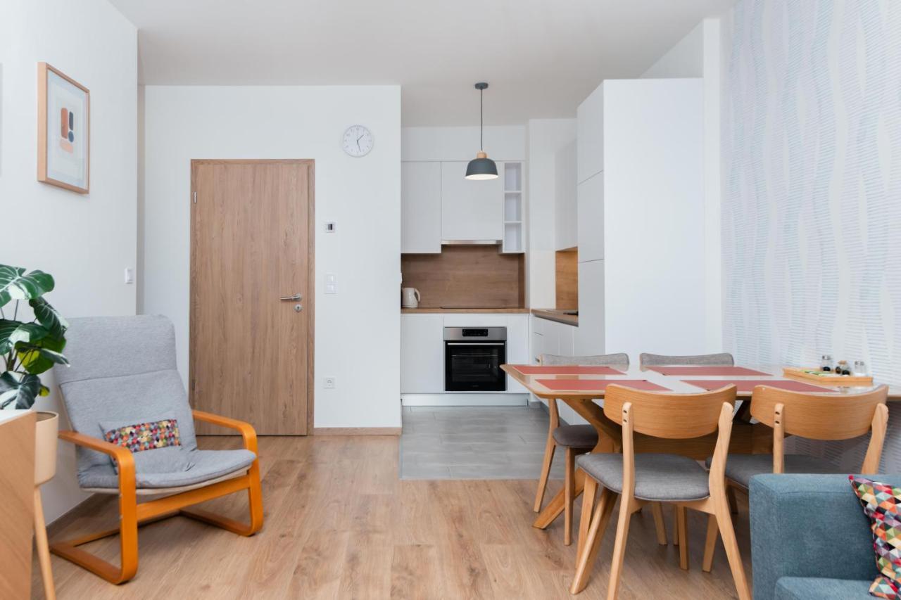 Westside Apartments By Urbanrent Budapest Bagian luar foto