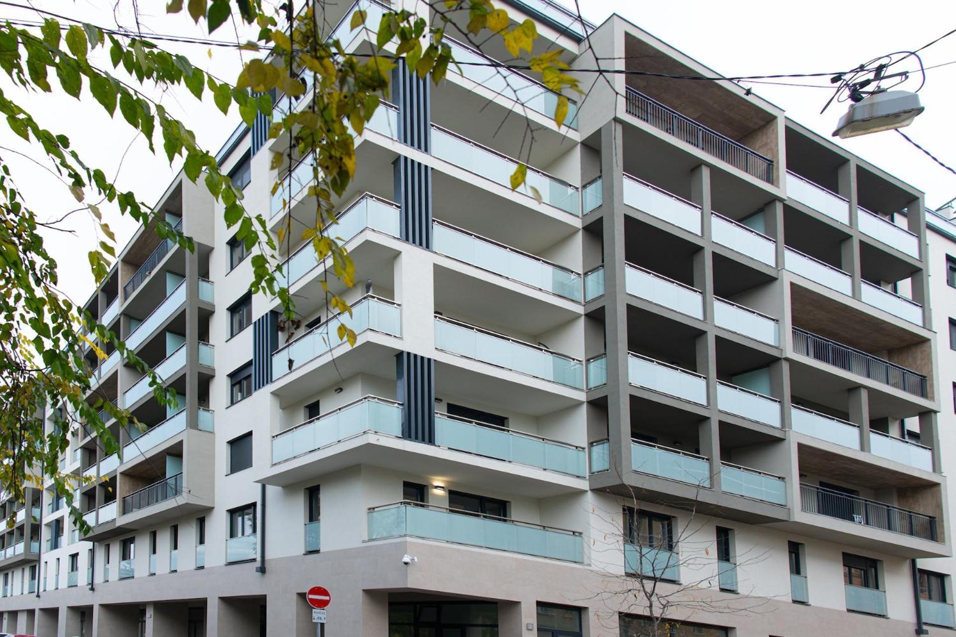 Westside Apartments By Urbanrent Budapest Bagian luar foto
